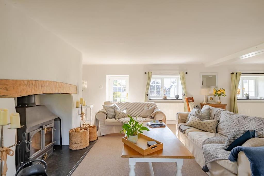 Rhos Y Bel Cottage Angelsey Llangadwaladr  エクステリア 写真