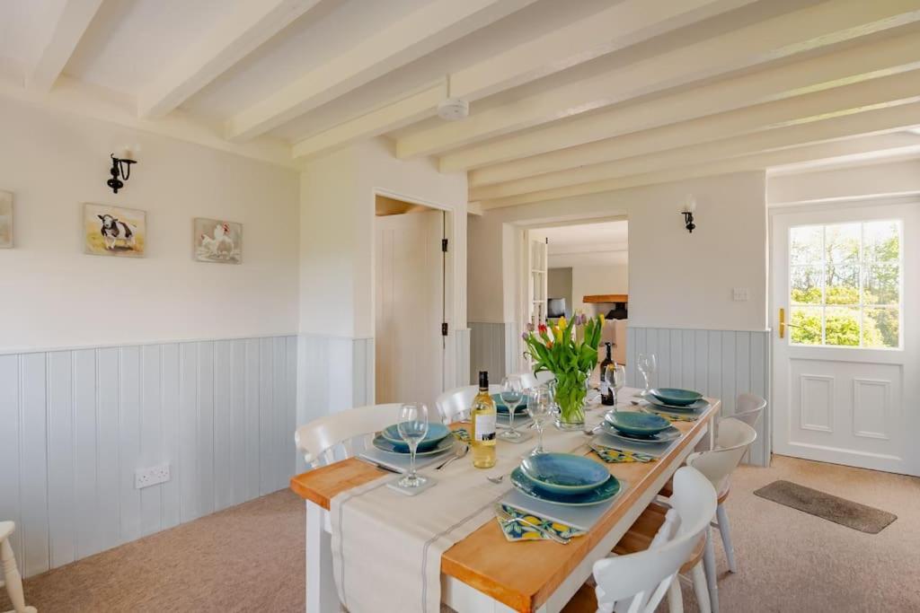 Rhos Y Bel Cottage Angelsey Llangadwaladr  エクステリア 写真