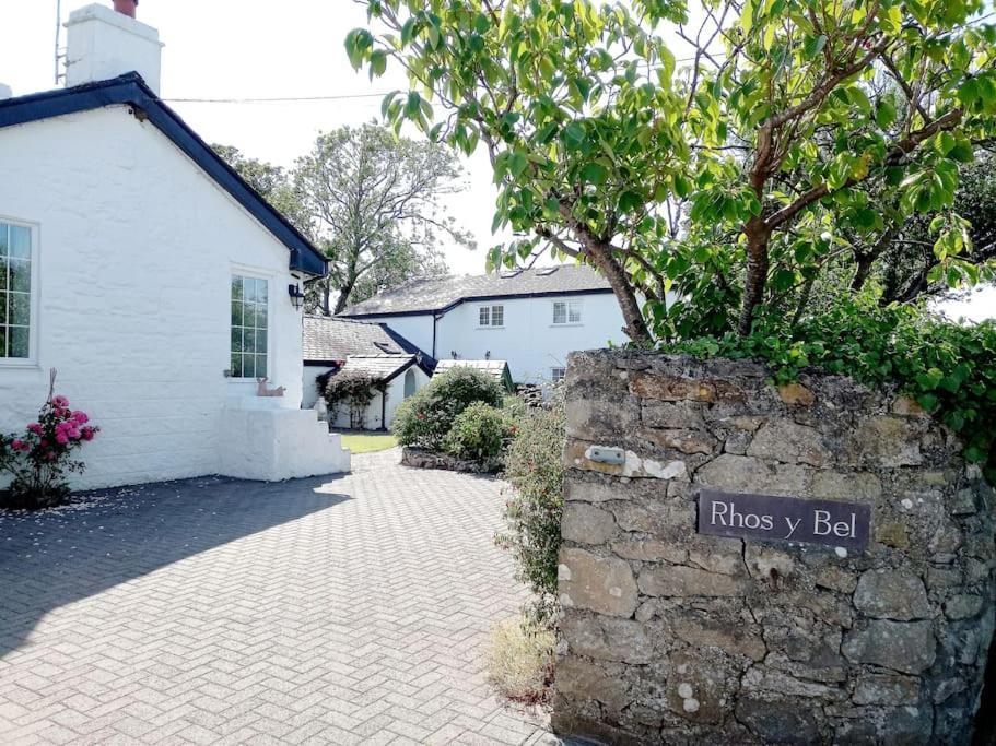 Rhos Y Bel Cottage Angelsey Llangadwaladr  エクステリア 写真