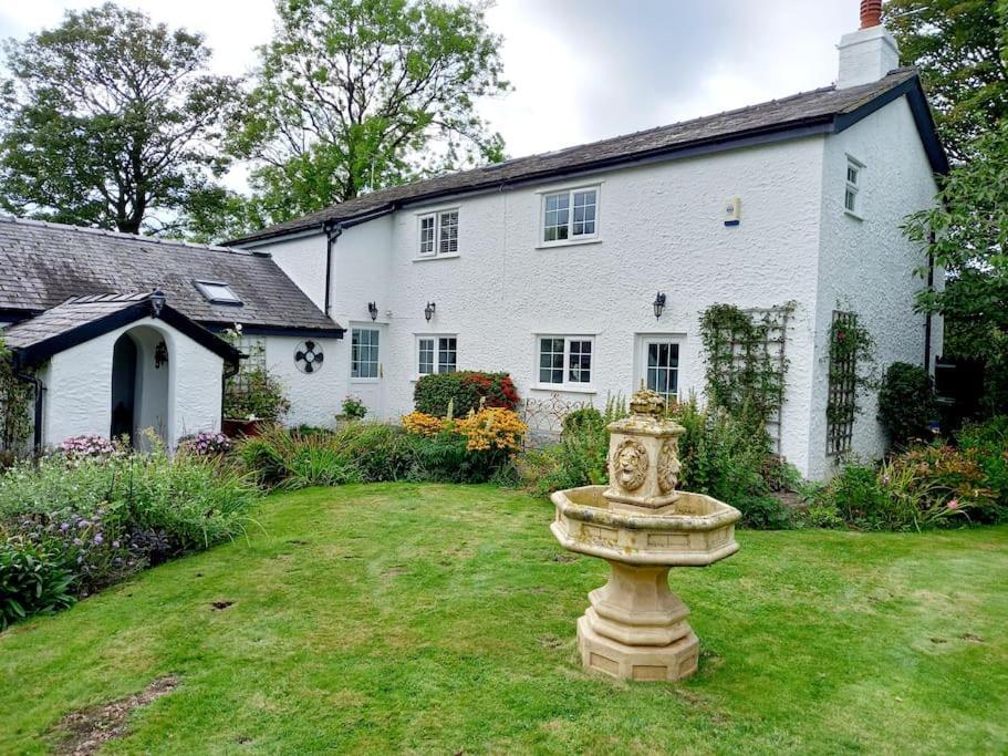 Rhos Y Bel Cottage Angelsey Llangadwaladr  エクステリア 写真