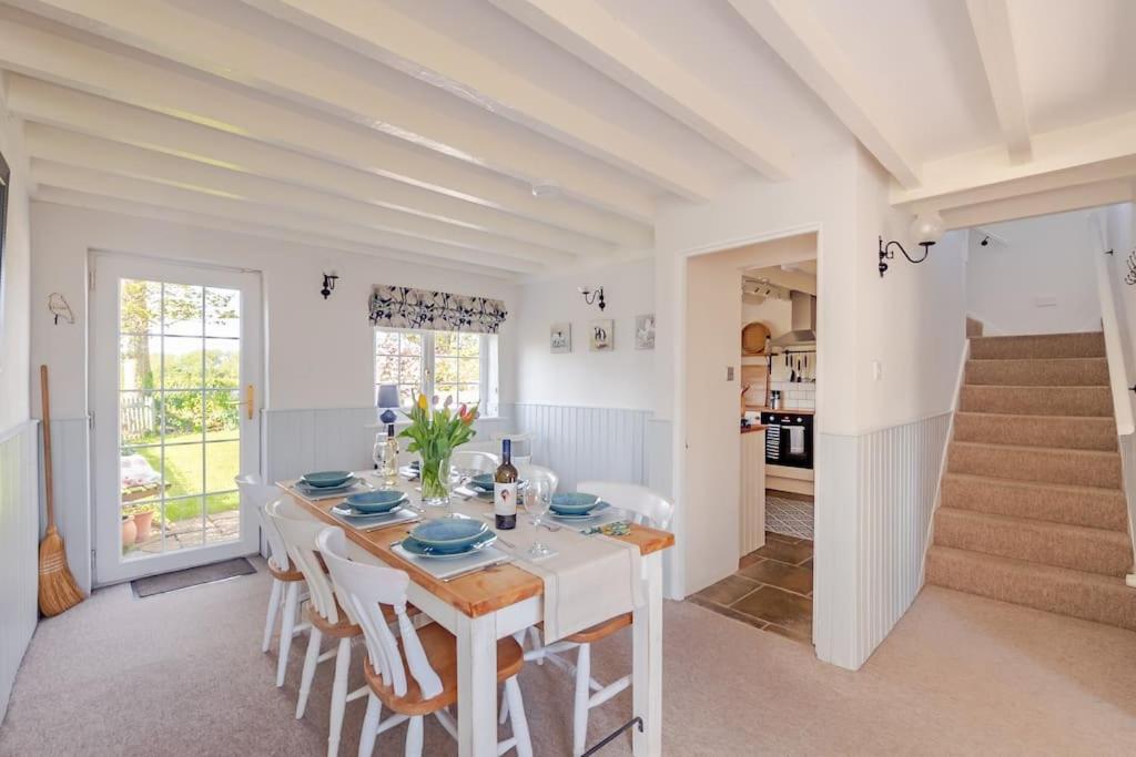 Rhos Y Bel Cottage Angelsey Llangadwaladr  エクステリア 写真