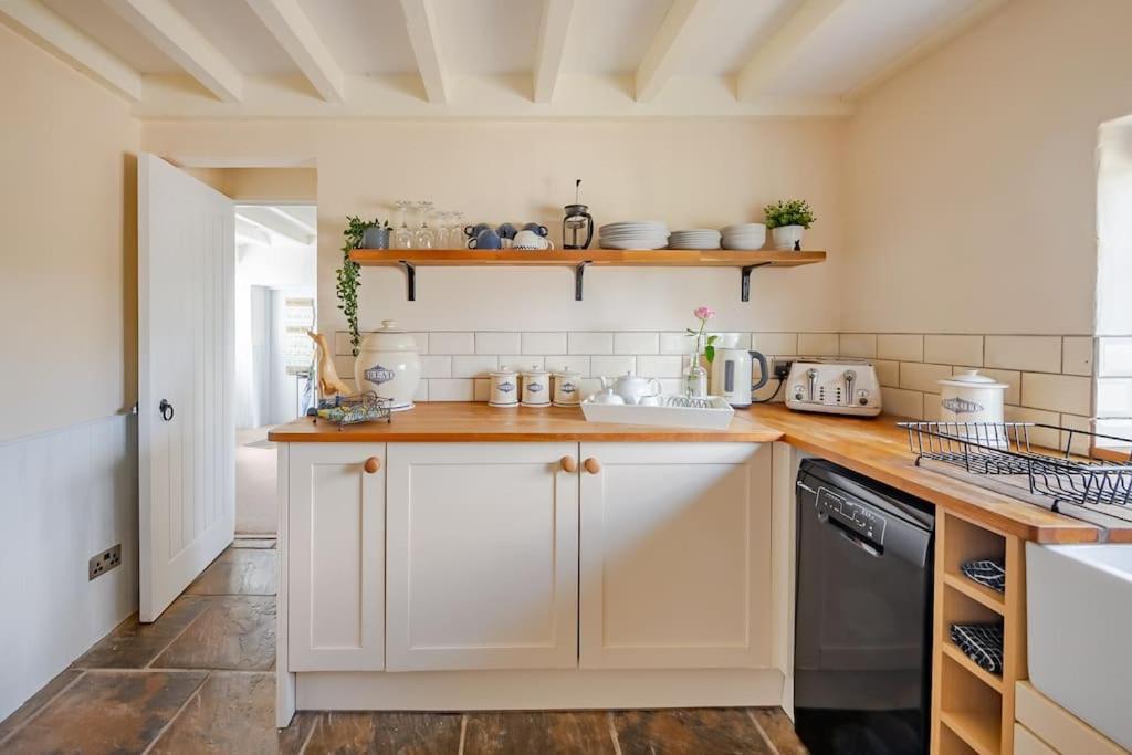 Rhos Y Bel Cottage Angelsey Llangadwaladr  エクステリア 写真