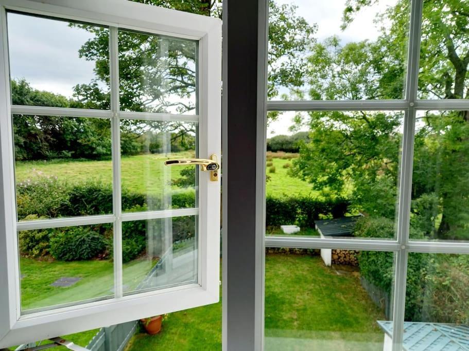 Rhos Y Bel Cottage Angelsey Llangadwaladr  エクステリア 写真