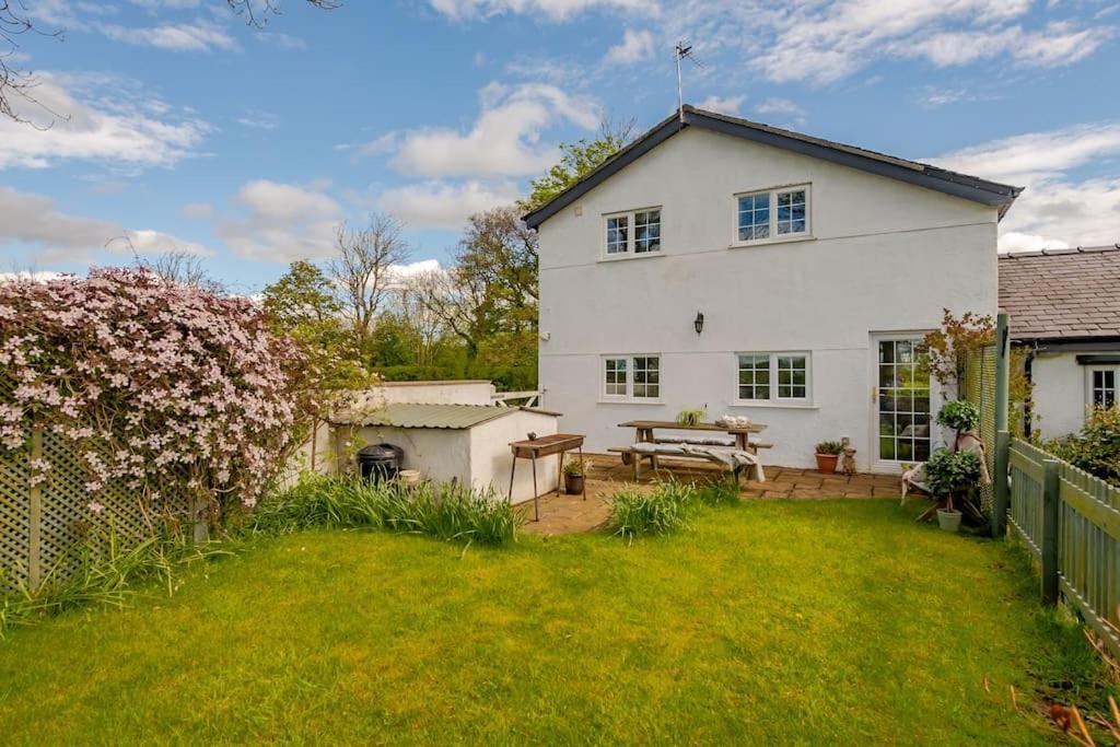 Rhos Y Bel Cottage Angelsey Llangadwaladr  エクステリア 写真