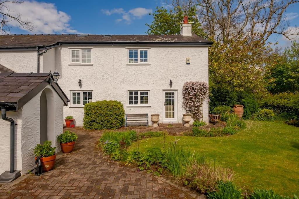 Rhos Y Bel Cottage Angelsey Llangadwaladr  エクステリア 写真